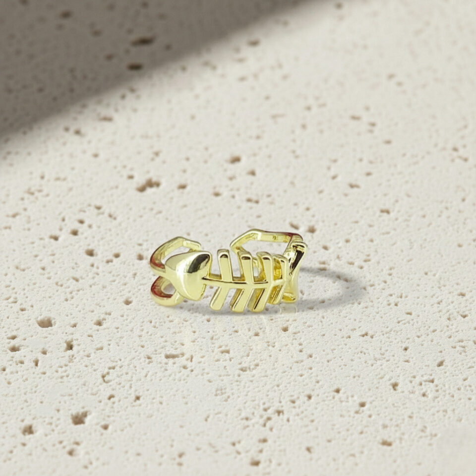 Minimal heart with arrow open ring design